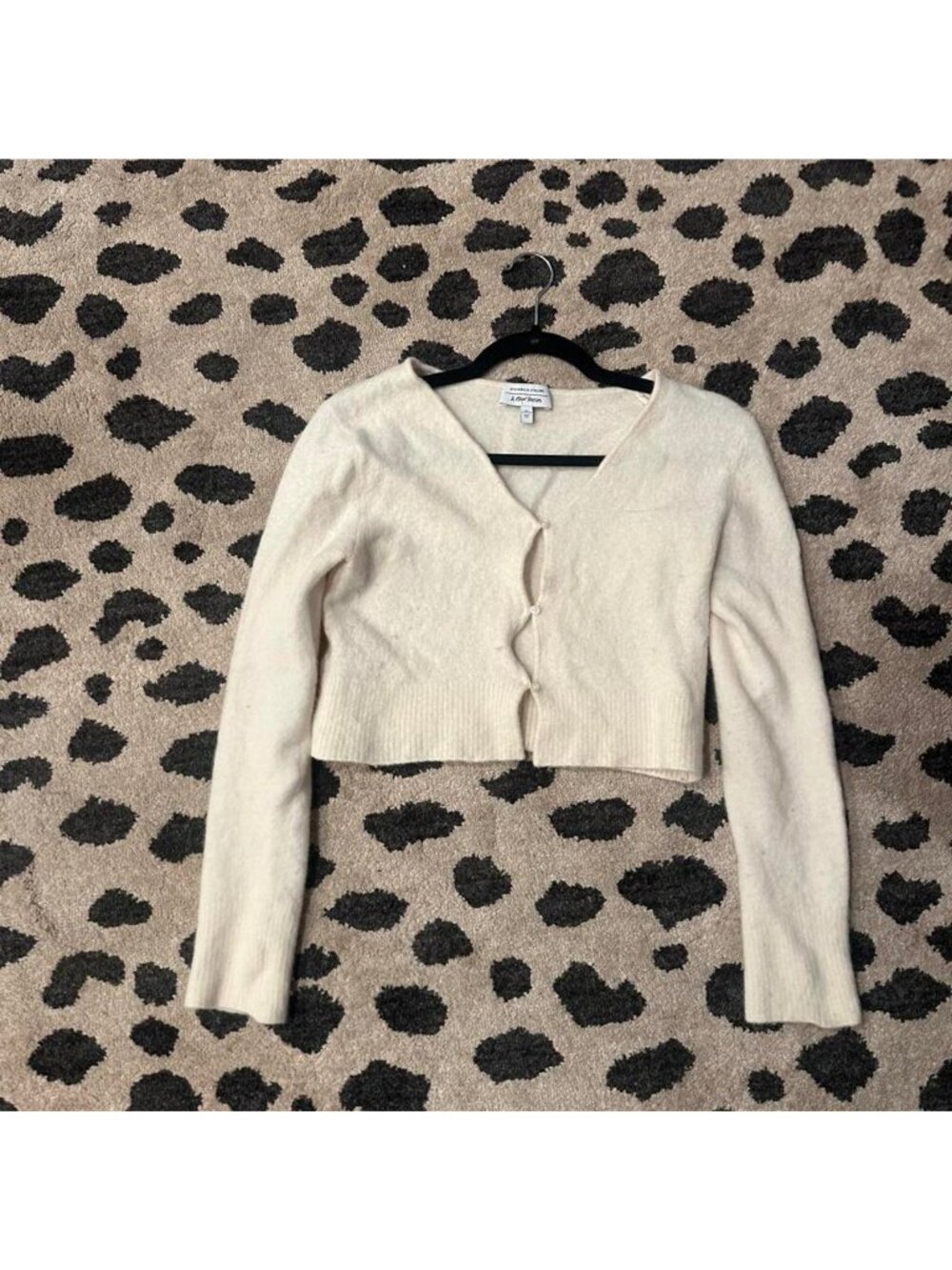 Cream‎ Cropped Cardigan With Button
